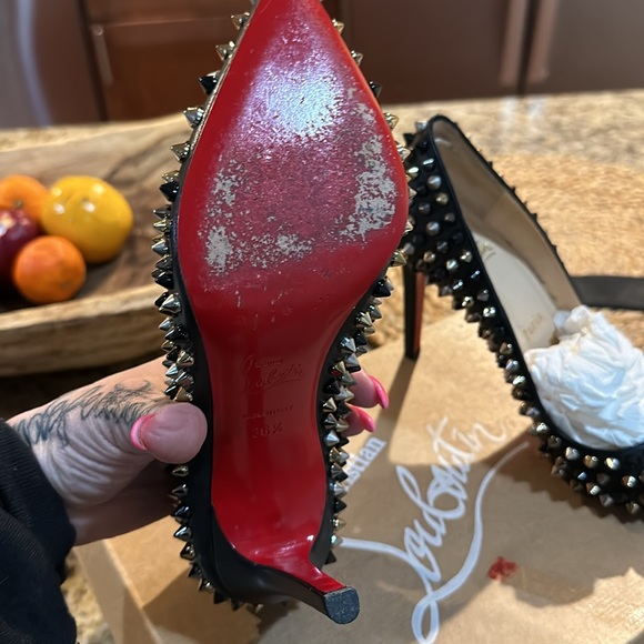 Red bottoms - Picture 3 of 5